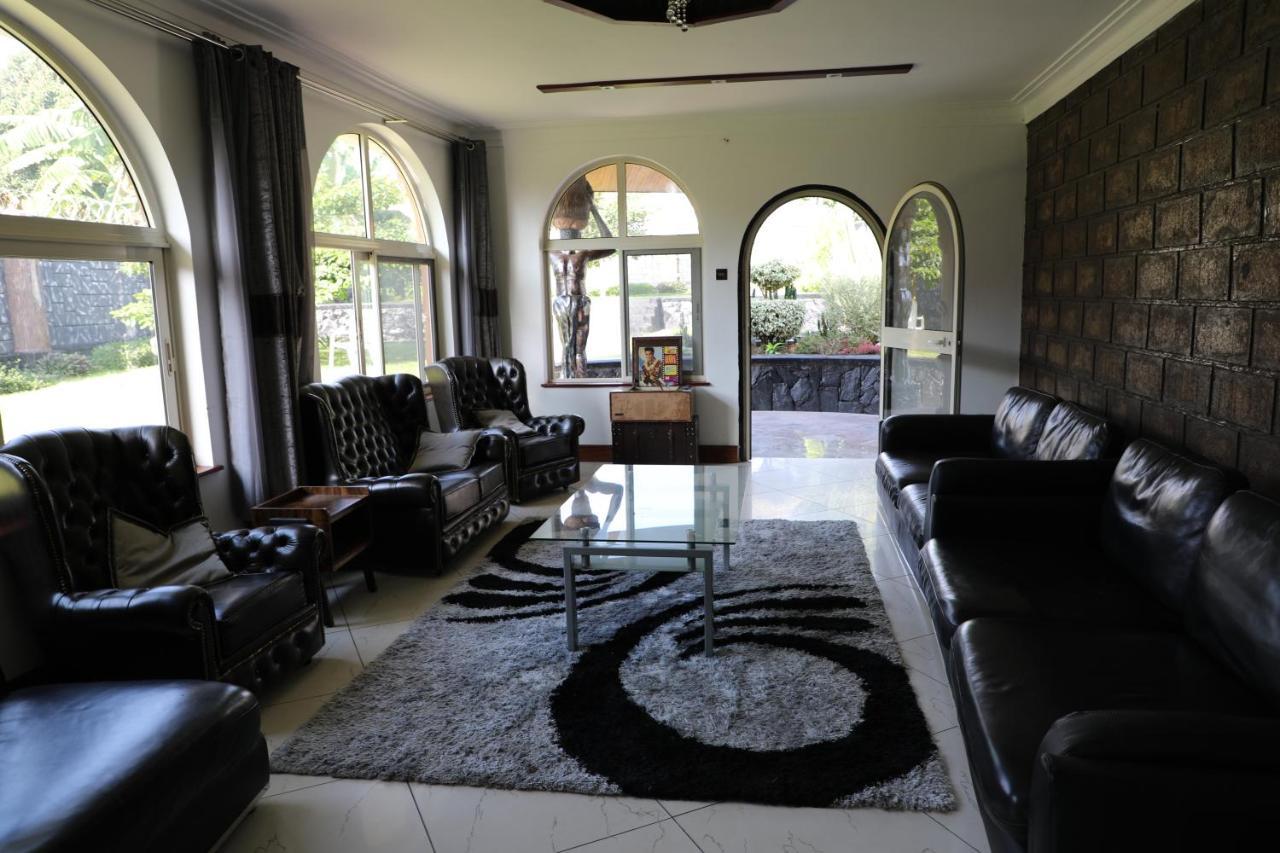 Stallion Place - Bed And Breakfast Kampala Exterior photo