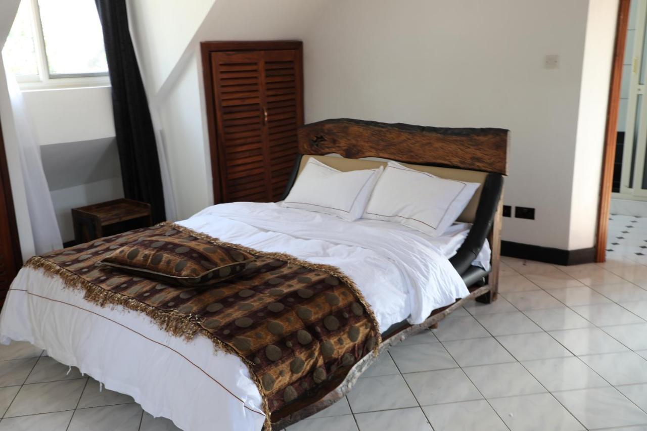 Stallion Place - Bed And Breakfast Kampala Exterior photo